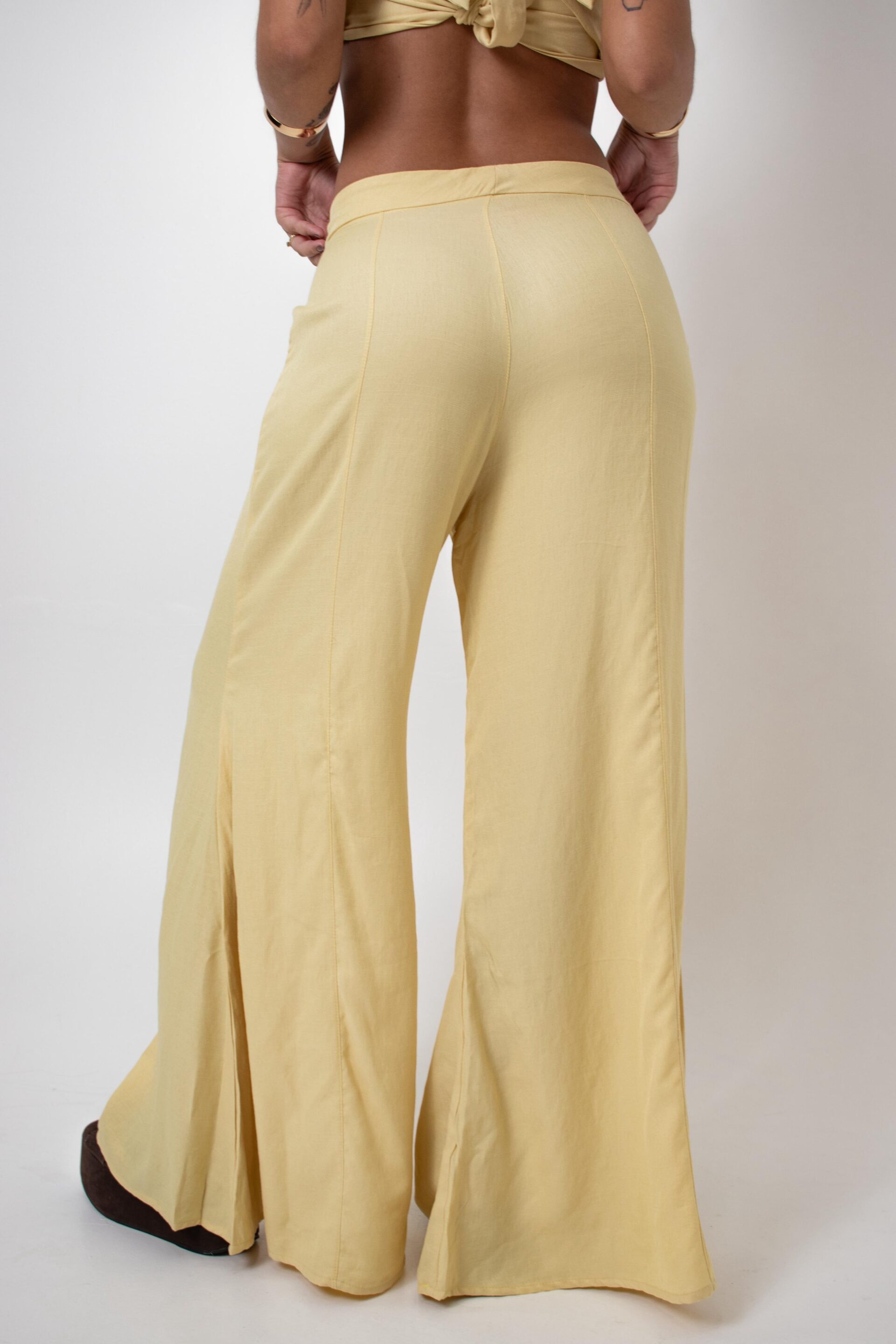 Alternative view of CALÇA LUD AMARELO MANTEIGA